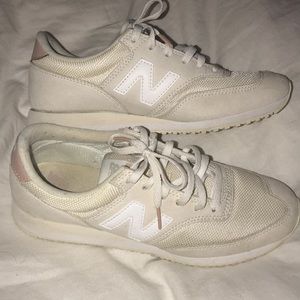 New Balance 620 cream tennis shoes
